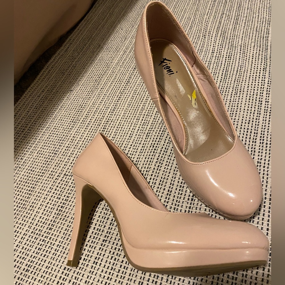 Size 7 heel pumps